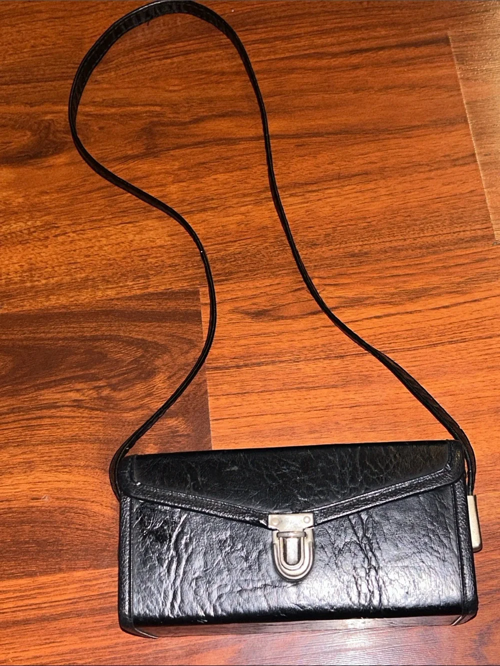 VTG Black Faux Leather Crossbody Camera w/Push Button Silver Hardware Felt